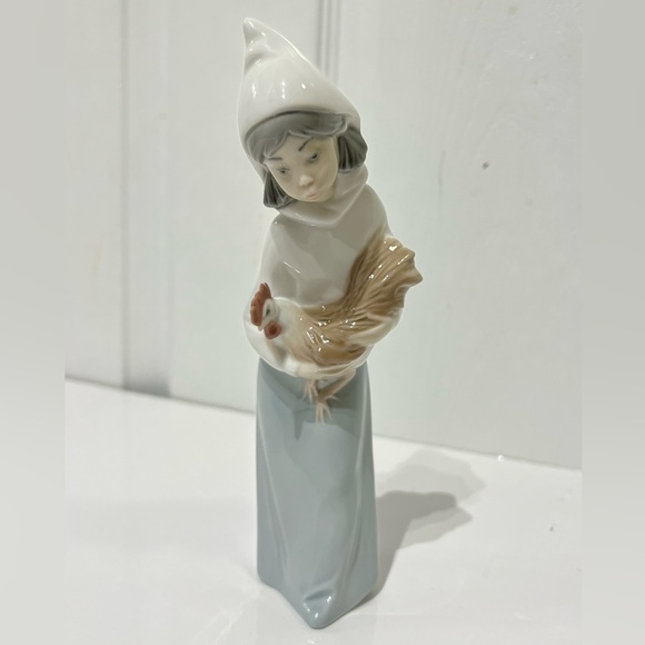 Lladro Shepherdess with Rooster   Figurine -  Retired piece by Juan Huerta - Picture 3 of 13